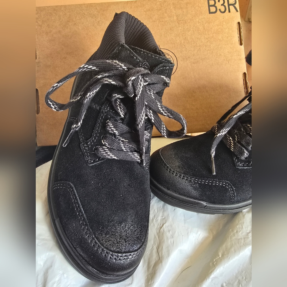 Authentic Ugg Hapsburg Ankle size 5.5 color Black